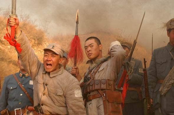 《亮剑》: 作为一名团长, 李云龙亲自带头冲锋到底对不对?