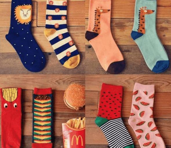 现已不流行露脚踝了,2018年最时尚的彩色袜子,各种搭配都能