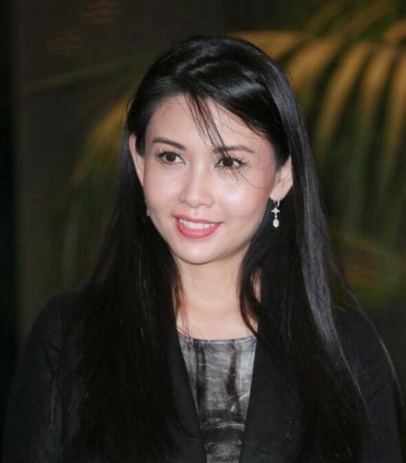 48岁的万绮雯完美hold住高清镜头,为什么香港女明星都不显老?