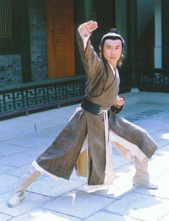 大隐隐于市:倚天屠龙记中隐藏起来的第一高手,武功不输张无忌!