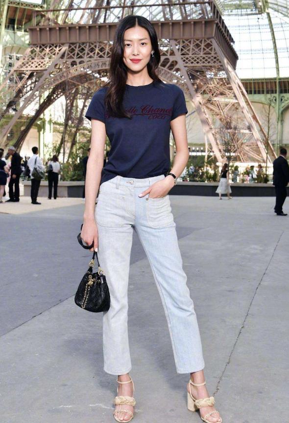 厉害了,刘雯!穿两条运动裤腿还这么瘦,网友:普通人穿绝对灾难