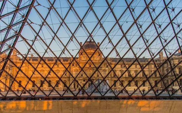 匠心建筑 | 没建好前它被嘲讽为死人之宫,磕碜的钻石, 之后却被誉为