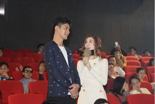 乔振宇为了感谢老婆的支持,在现场亲吻妻子王倩一,两人恩爱举动令在场