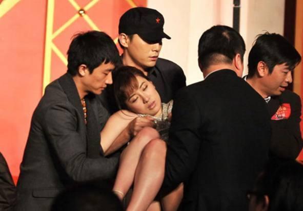 突然晕倒的6大明星,汪涵太累流鼻血,张艺兴和薛之谦令人心疼!