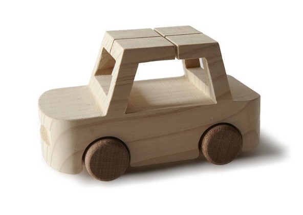 tobeus木头玩具车线条简单却有独特风味,完全通过手工制作,并且可以