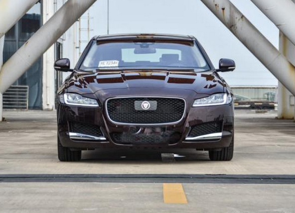 三,捷豹xfl售价:38.80-68.80万特点:帅 科技感 充满肌肉 充满力量