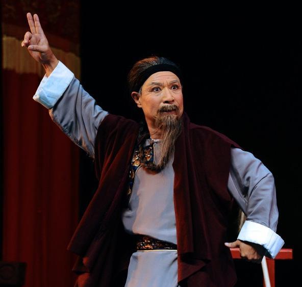 六小龄童晒老婆照片,网友直呼:"这不是西游记中那谁吗!