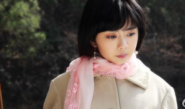 张雪迎穿民国风裙子气质好,周冬雨和关晓彤穿上美不美?