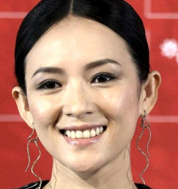 章子怡时尚起来连耳朵都能形成一股风潮这不是一对打架的蚯蚓吗