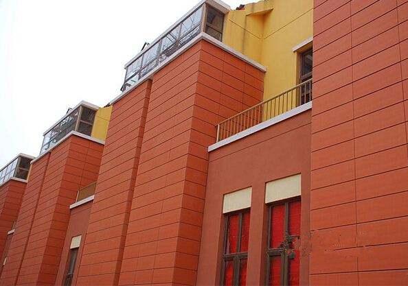 为什么国内建筑外墙都用玻璃,石材,而国外都用这种?看完扎心了