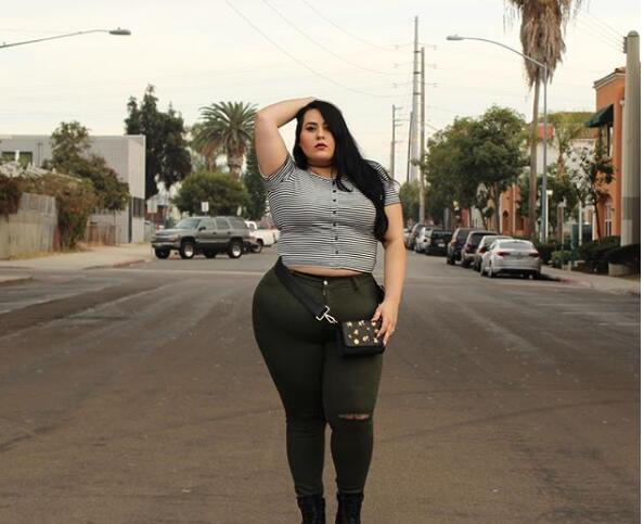 网友: 一般这样的美女都很饥渴