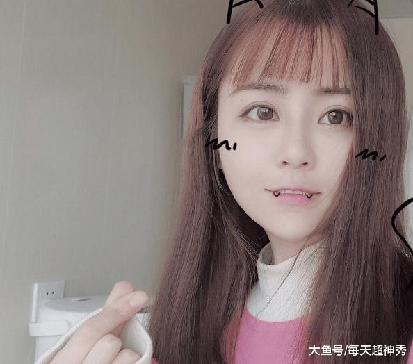 uzi女友回国, 明日现场助阵男友, 网友: 还是羡慕韦神