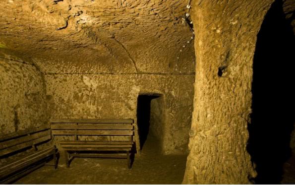 土耳其18层地下古城,可容纳20000人