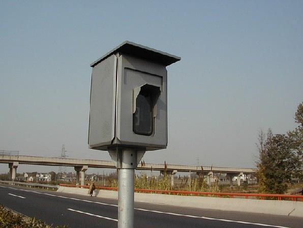 又出新的测速装置公路上的测速仪一般装哪里避免超速被罚