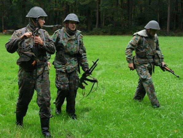 结束,即使是战后的民主德国也在迷彩服这种装备上保持着较高的敏锐度