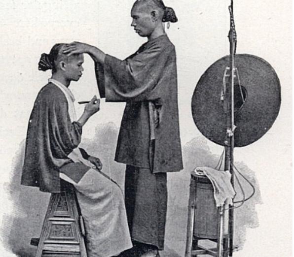 10张晚清真实老照片: 极丑的歌姬,漂亮的少妇,男子行为让人唾弃