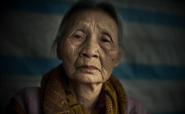 养母死在家中一个多月竟不知道,村主任怒踹不孝子