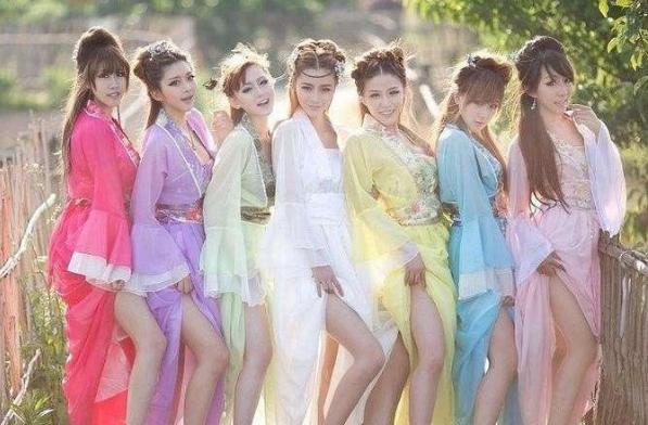 这四个版本的蜘蛛精太妖艳!第二张绝美!第五张像足浴城大酬宾!