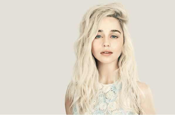 她凭借《权力的游戏》一脱成名, 被评为最性感的人, 座驾很低调!