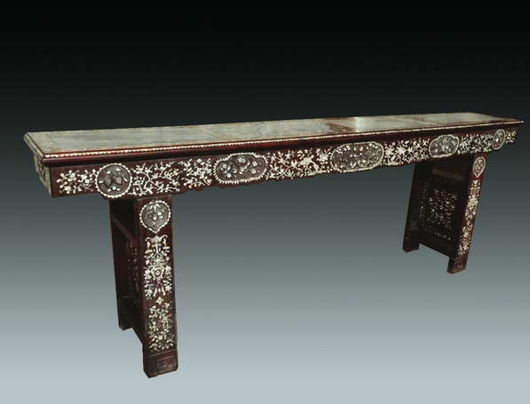 绿釉双兽耳瓶,汉代.36cm×31cm×31cm.