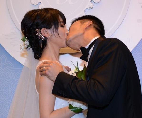 这辈子最不可能离婚的6对明星夫妻,网友的注意力集中在第三对