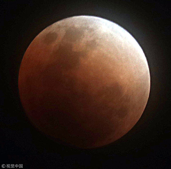 "超级蓝血月"奇观亮相多国夜空