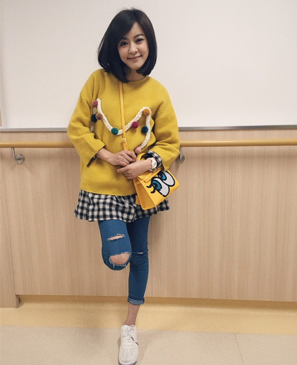 陈意涵到机场,这么年轻的脸,怎么穿这么老气的衣服?