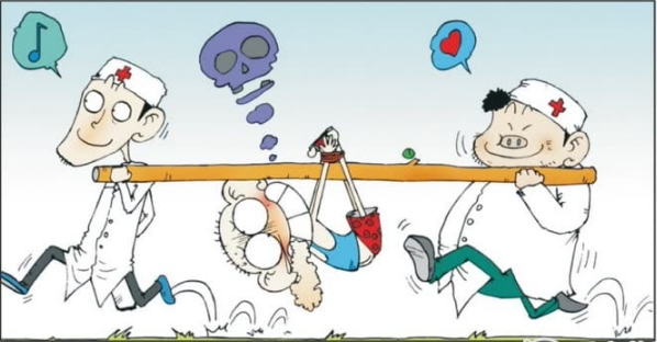 呆头被足球踢中脑袋,校医却用这种担架把他抬走