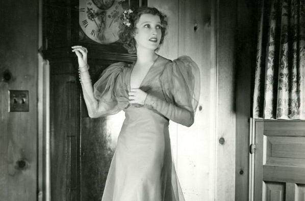 珍妮特·安娜·麦克唐纳(1903-1965)是一位美国歌手和女演员,她因20