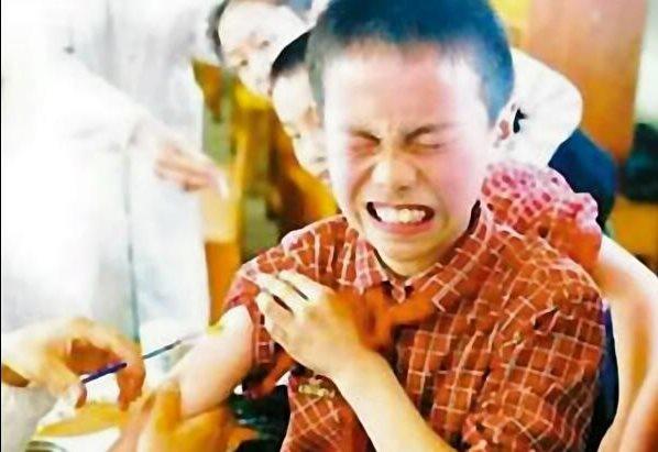 孩子打针的"凄惨"表情:每张图都有一段萌翻人的故事!
