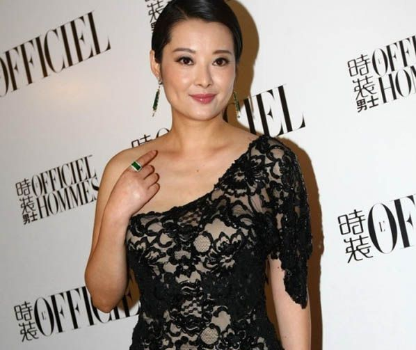 袁立为什么叫五花肉?透视装丰乳肥臀太性感!