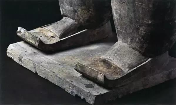 在秦朝牛肉竟然不能吃,衣服不能随便穿,而且外出还需"身份证"