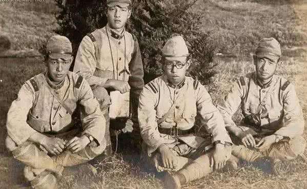 侵华日军的真实照片, 看看和抗日神剧里的鬼子有什么区别