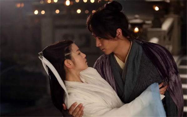 史上最受非议的小龙女,嫁给了小4岁的男演员,如今幸福成这样!