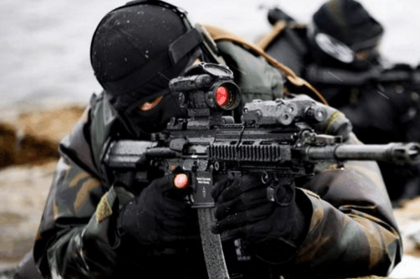 特种兵为什么喜欢把自己打扮的跟幽灵一样? 特种部队更像乞丐吗?|特种