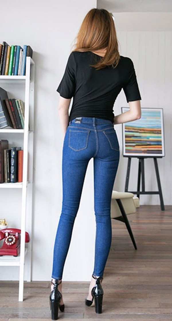 牛仔裤穿出你的时尚品味轻松展现好身材成为自信的女孩子