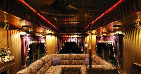 吉尼斯纪录 世界最豪华房车午夜骑士