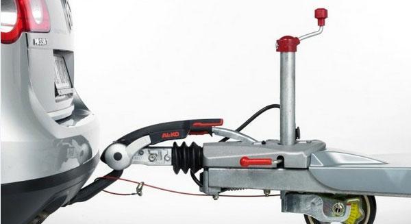 牵引车可牵引的房车的重量可在车辆手册中找到,而每个拖挂连接臂可