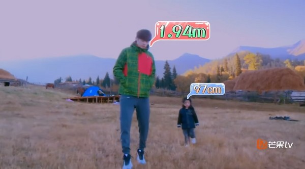 阿拉蕾回归《爸爸5》抽高，超过194公分董力大腿