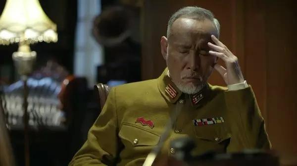 他是《伪装者》中藤田芳政!来中国为替父赎罪!今60岁至今未结婚