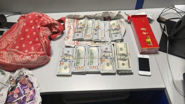 十万美金落在公交车上!车队配合警方及时找到失主