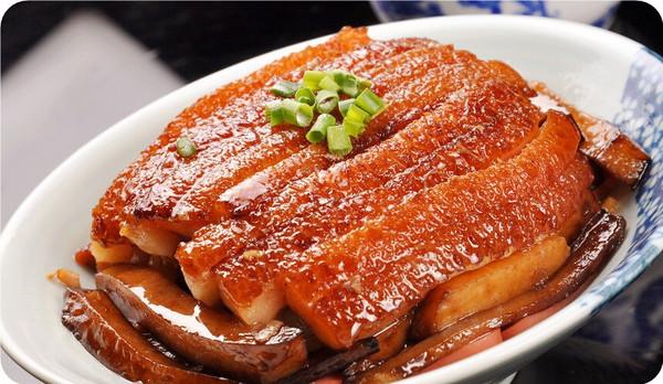 陕南的蒸肉很有名,条子肉,方块肉,蒸渣肉,蒸腊肠,蒸血丸子,蒸土鸡,蒸