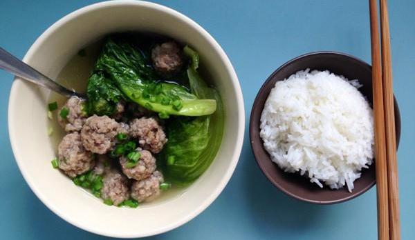 最适合冬季喝的猪肉丸子汤味美汤鲜