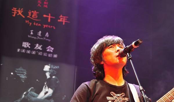 最近很火的《在人间》这首歌其实是这么来的