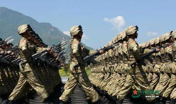 自从抖音男神费启鸣摘掉眼镜上快乐大本营,网