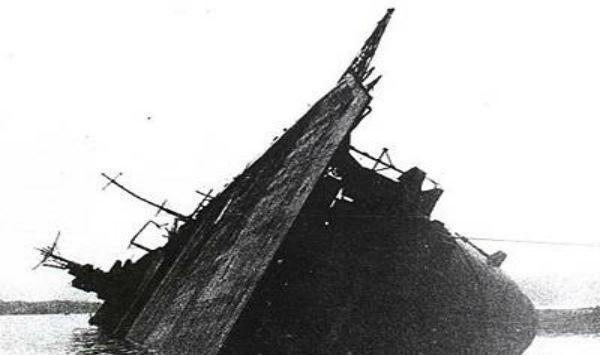 日本翔鹤号1944年6月19日于菲律宾海被美国潜艇击沉日本飞鹰号1944年6