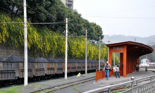 觀光車的始發站搬遷到了這裡,這裡就成為了嘉陽國家礦山公園的首站