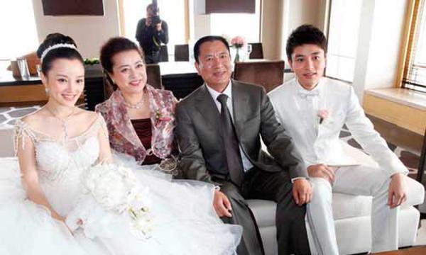 李丹宁,中国内地男演员,原八一电影制片厂导演.