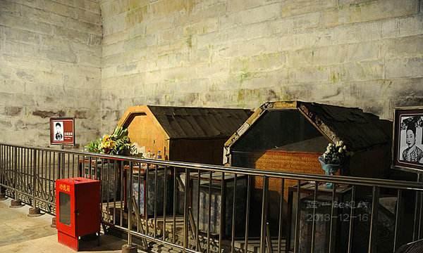 日前,有网帖曝出2015年10月31日凌晨,位于河北遵化的清东陵景陵妃园寝