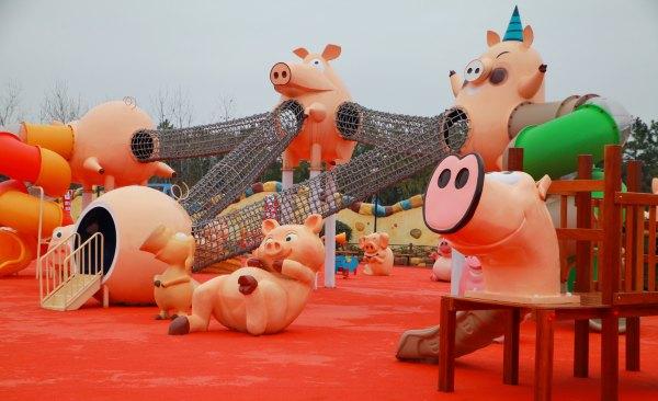 这是中国首家以"猪"为主题的乐园,满足大家吃喝玩乐所有幻想
